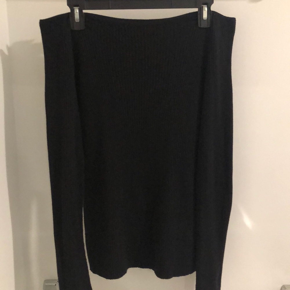 Old Navy off the shoulder sweater, Size M